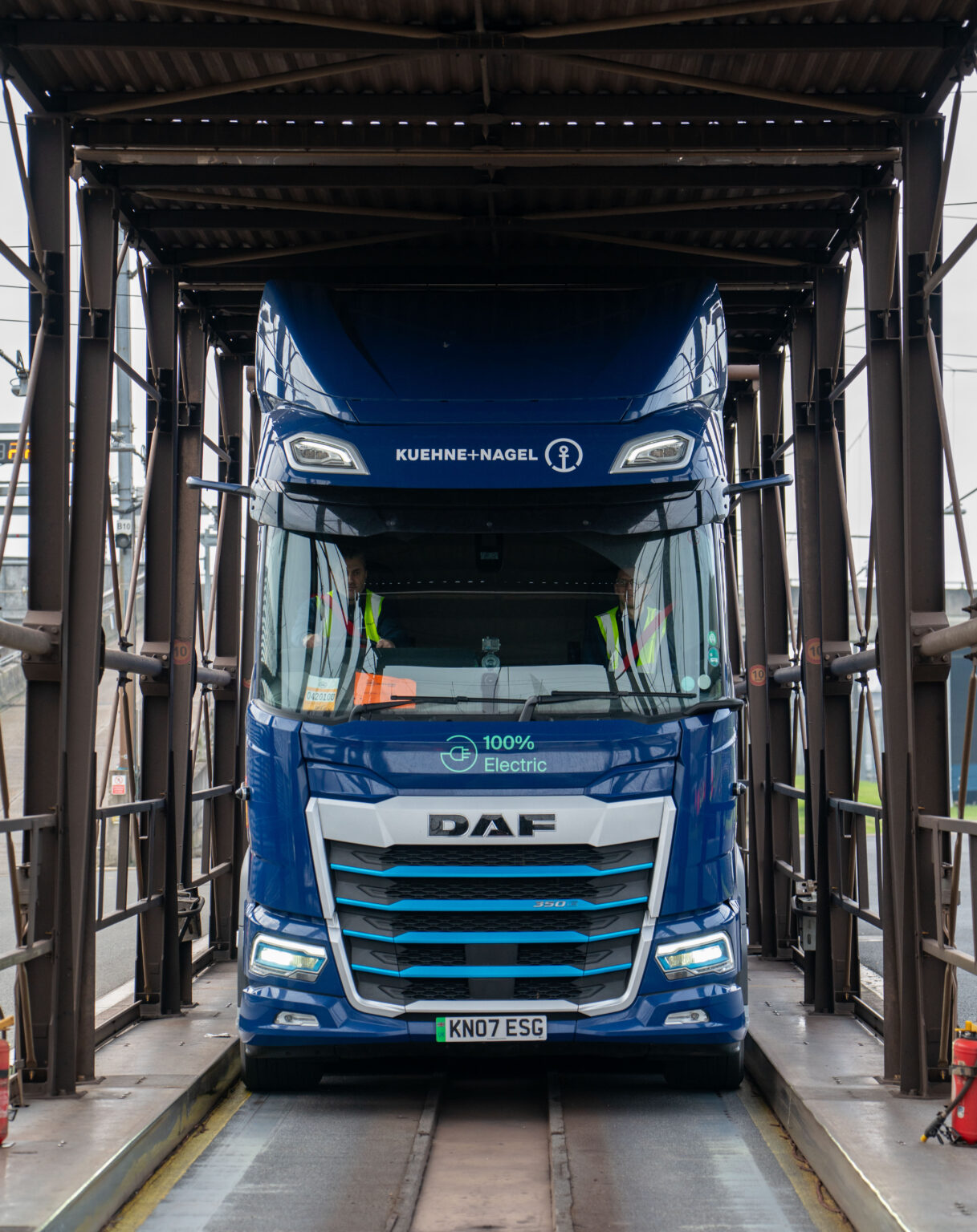 Milestone: First electric heavy-goods vehicle travels through the ...
